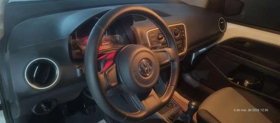 VOLKSWAGEN-UP-2016