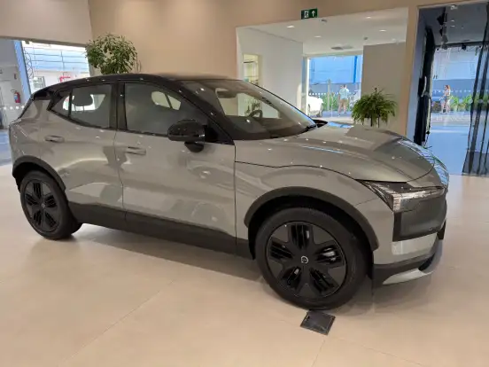 VOLVO-EX30-2025