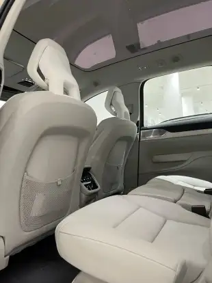 VOLVO-EX90-2025