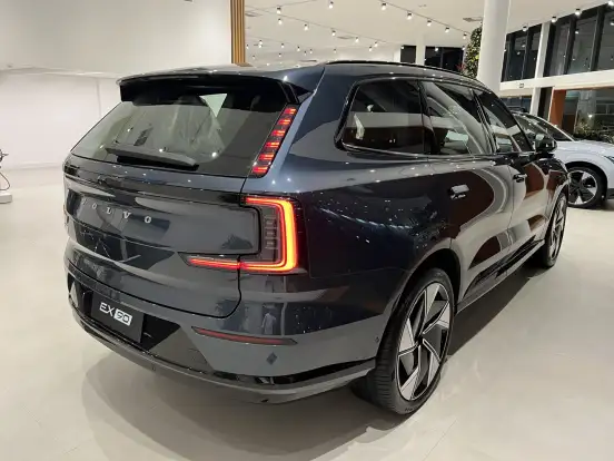 VOLVO-EX90-2025