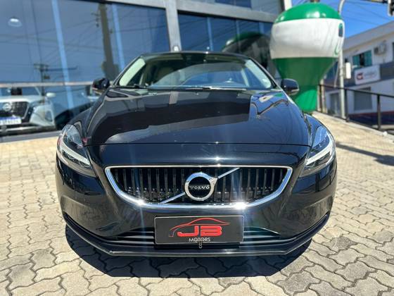 VOLVO V40 2.0 T4 MOMENTUM GASOLINA 4P AUTOMÁTICO