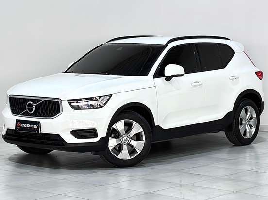 VOLVO-XC40-2018
