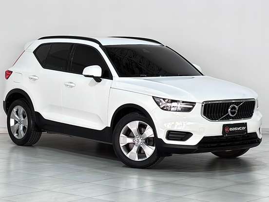 VOLVO-XC40-2018