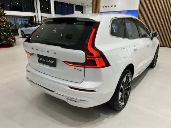 VOLVO-XC60-2025