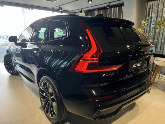 VOLVO-XC60-2025