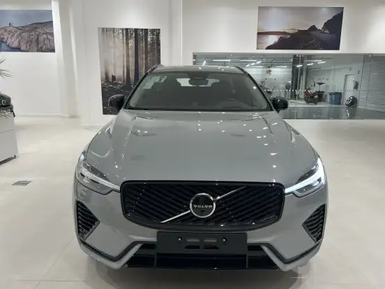 VOLVO-XC60-2025