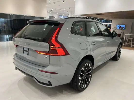 VOLVO-XC60-2025