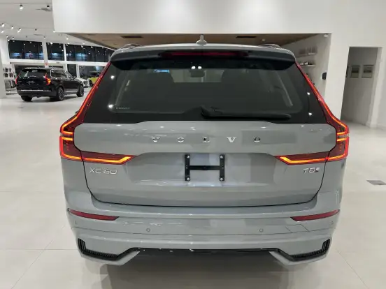 VOLVO-XC60-2025