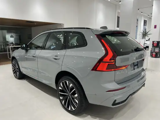 VOLVO-XC60-2025