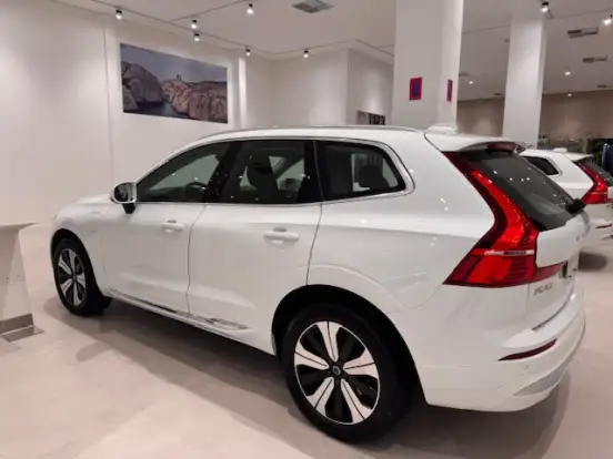 VOLVO-XC60-2024