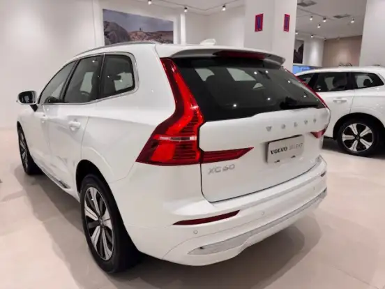 VOLVO-XC60-2024