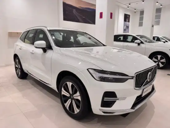 VOLVO-XC60-2024