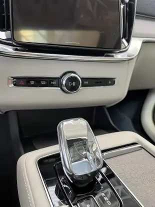 VOLVO-XC90-2025