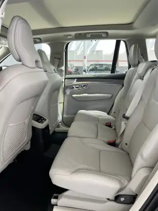 VOLVO-XC90-2025