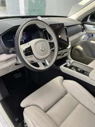 VOLVO-XC90-2025