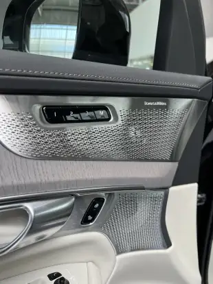 VOLVO-XC90-2025