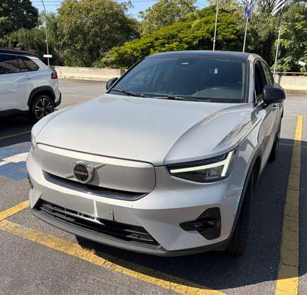 VOLVO-C40-2022