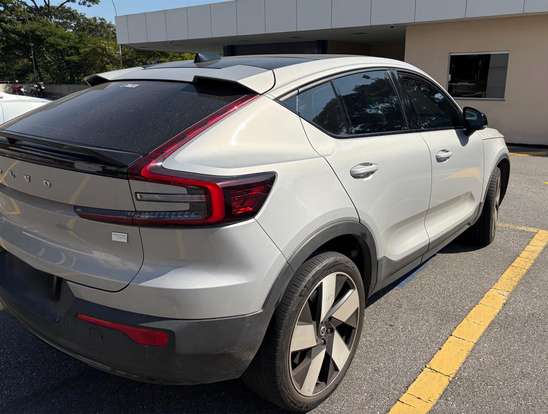VOLVO-C40-2022