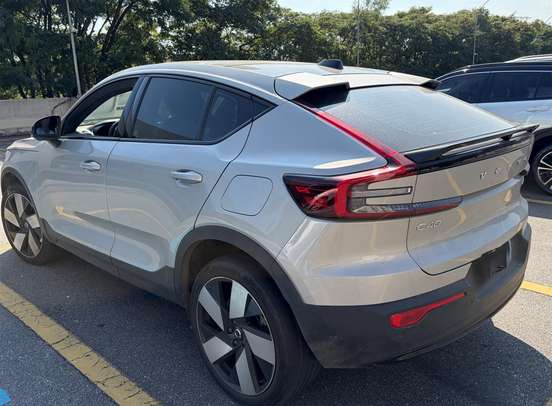 VOLVO-C40-2022