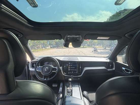 VOLVO-XC60-2018