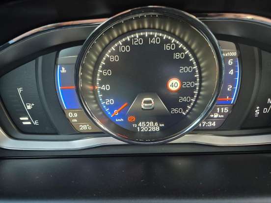 VOLVO-XC60-2016