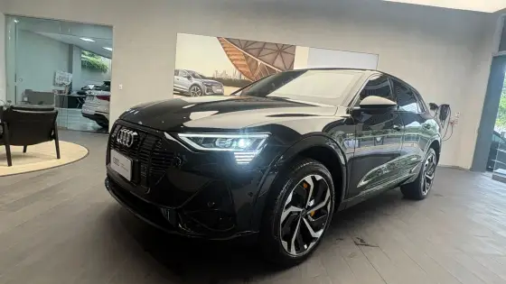 AUDI E-TRON ELÉTRICO PERFORMANCE BLACK QUATTRO AUDI E-TRON ELÉTRICO PERFORMANCE BLACK QUATTRO