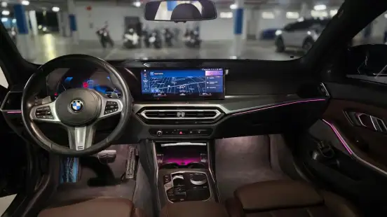 BMW-320i-2023