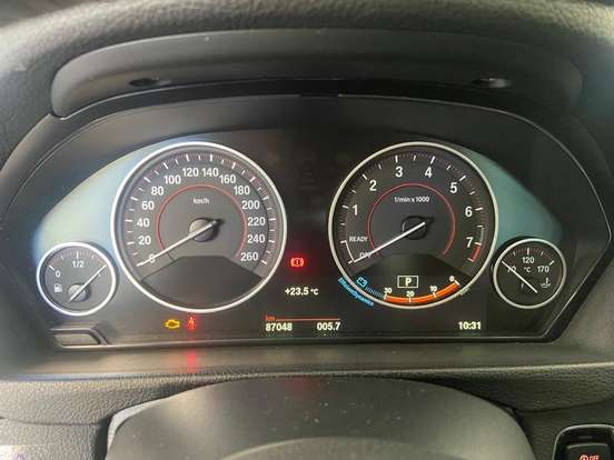 BMW-320i-2015