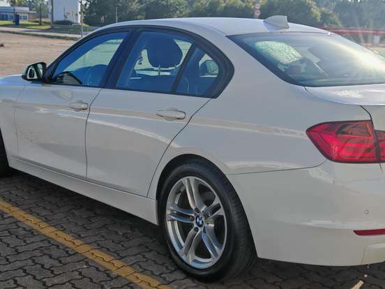 BMW-320i-2.0 SPORT GP 16V TURBO ACTIVE FLEX 4P AUTOMÁTICO BMW-320i-2015