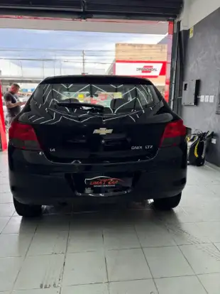 CHEVROLET-ONIX-2015