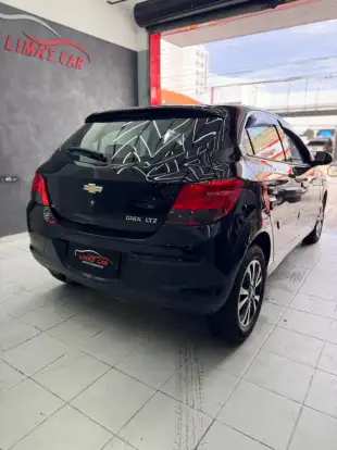 CHEVROLET-ONIX-2015