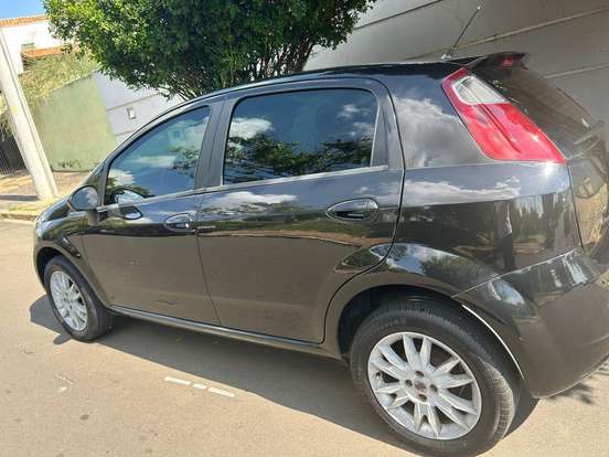FIAT-PUNTO-1.4 ATTRACTIVE ITALIA 8V FLEX 4P MANUAL FIAT-PUNTO-2011