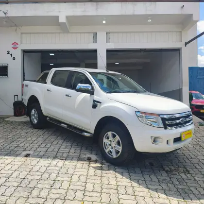 FORD RANGER 3.2 XLT 4X4 CD 20V DIESEL 4P MANUAL FORD RANGER 3.2 XLT 4X4 CD 20V DIESEL 4P MANUAL
