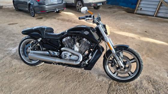 HARLEY-DAVIDSON V-ROD 10TH ANNIVERSARY EDITION 