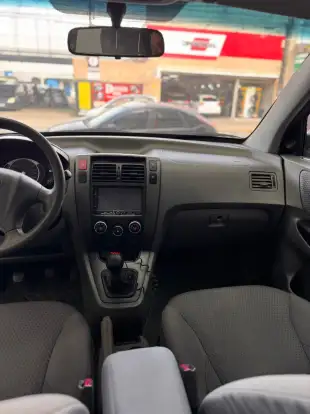 HYUNDAI-TUCSON-2010