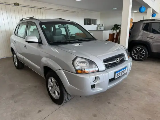 HYUNDAI TUCSON 2.0 MPFI GLS 16V 143CV 2WD FLEX 4P AUTOMÁTICO HYUNDAI TUCSON 2.0 MPFI GLS 16V 143CV 2WD FLEX 4P AUTOMÁTICO
