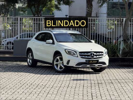 MERCEDES-BENZ-GLA 200-2017