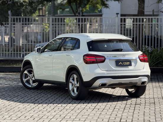 MERCEDES-BENZ-GLA 200-2017