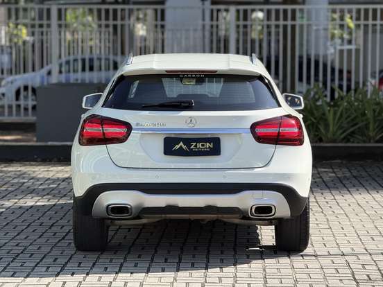 MERCEDES-BENZ-GLA 200-2017