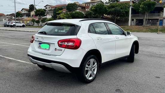 MERCEDES-BENZ-GLA 200-2018