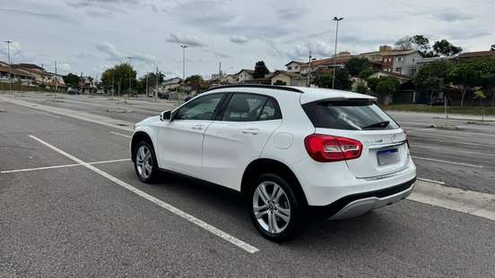 MERCEDES-BENZ-GLA 200-2018