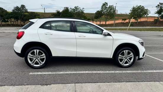 MERCEDES-BENZ-GLA 200-2018