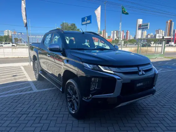 MITSUBISHI L200 TRITON 2.4 16V TURBO DIESEL SPORT HPE CD 4P 4X4 AUTOMÁTICO MITSUBISHI L200 TRITON 2.4 16V TURBO DIESEL SPORT HPE CD 4P 4X4 AUTOMÁTICO