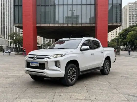 MITSUBISHI L200 TRITON 2.4 16V TURBO DIESEL SPORT HPE-S CD 4P 4X4 AUTOMÁTICO