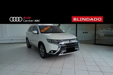 MITSUBISHI-OUTLANDER-2021