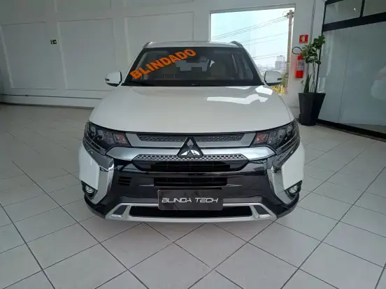 MITSUBISHI-OUTLANDER-2021