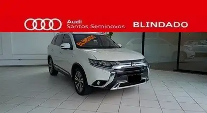 MITSUBISHI-OUTLANDER-2021