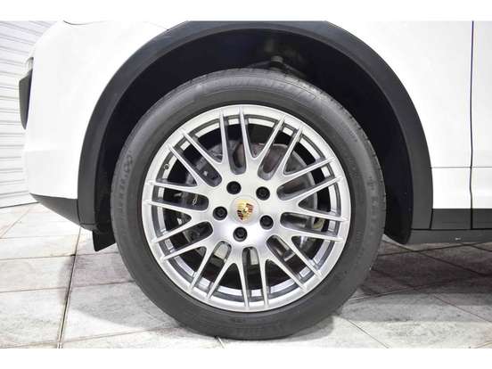PORSCHE-CAYENNE-2017