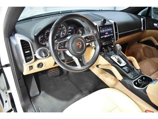 PORSCHE-CAYENNE-2017