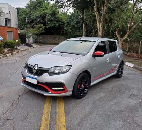 RENAULT-SANDERO-2017